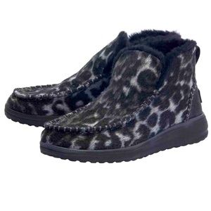 Women’a Hey Dude Denny Boots, Size 8- Gently Used